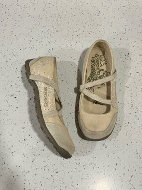 Skechers Embroidered Ballet Sneakers